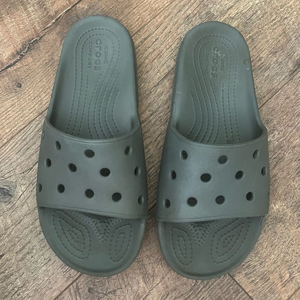 Ladies CROCS Baya Slides Women’s size 9 ( Men’s 7 ) Grey